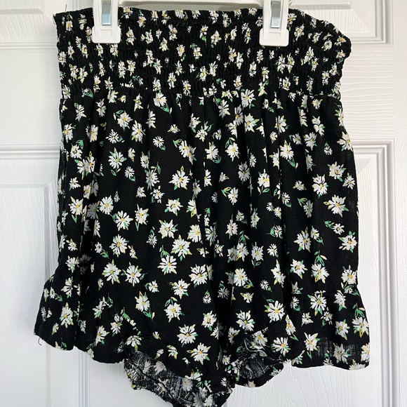 Wild Fable Black floral print flowy shorts - Picture 2 of 5